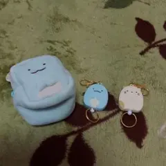 すみっコぐらしセット　キューブ型ポーチとかげ、キーホルダーねこ、とかげ