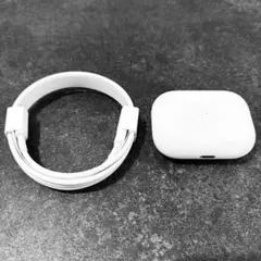 AirPods Pro (第2世代) 充電ケース （Lightning）