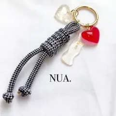 【名入れ無料】ハートチャームキーホルダー｜ブラック×レッド