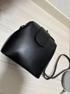 黒 合成皮革 ショルダーバッグ フラップ付き