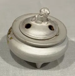 久谷吉右衛門作の香炉　金箔装飾の白い香炉