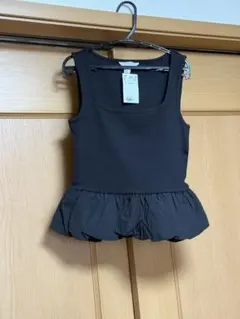 (新品未使用タグ付き)H&M ノースリーブ ペプラム トップス ブラック XSのサムネイル