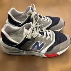 グレー スニーカー