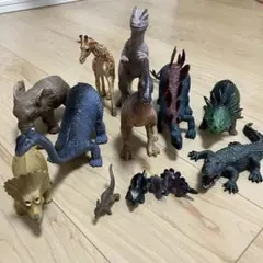 恐竜　動物 中型フィギュア　ティラノサウルス他