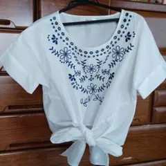 【夏物最終価格】刺繍入りホワイト半袖トップス