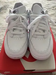 Nike ホワイト ピンク スニーカー