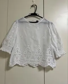 刺繍入りホワイトブラウス 半袖　カットソー