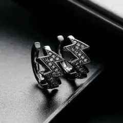 イヤーカフ 2個セット　クリアストーン×ブラック 稲妻モチーフ