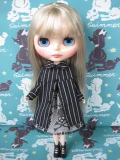ブライス＊黒ストライプ柄コート