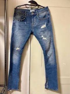 ZARA ザラ メンズ デニム ダメージ加工 スタッズ付きデニム