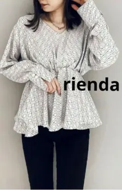 美品 rienda ボリュームスリーブペプラムブラウス リエンダ バックテール