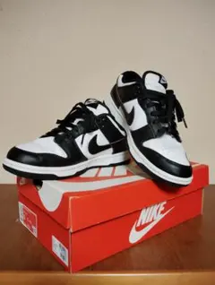 NIKE DUNK LOW ブラック ホワイトのサムネイル