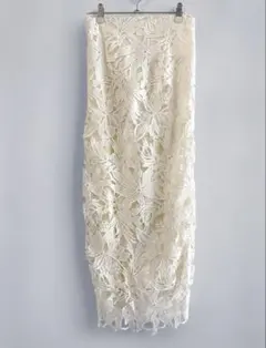 tocco closet カットワークフラワーレース刺繍タイトスカートのサムネイル