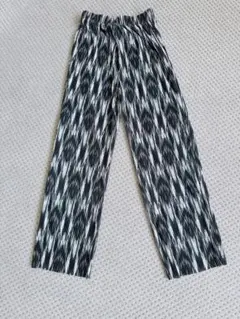 幾何学模様　プリーツパンツ