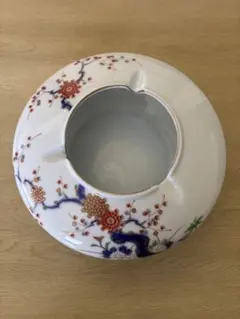 陶器 灰皿 花柄 伝統工芸品宮内庁御用達の深川製磁の製品で、金彩が美しいデザインのサムネイル