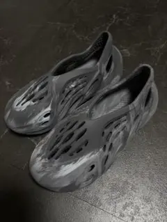 【正規品】adidas YEEZY Foam Runner