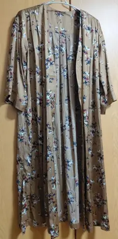 【新品未使用】【LEPSIM】花柄 七分袖 カーディガン光沢ベージュ ベルトなしのサムネイル