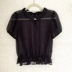 黒ドット柄半袖ブラウス
