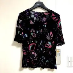 伊太利屋、黒にピンク、水色。花、葉柄。ラインストーンのサムネイル
