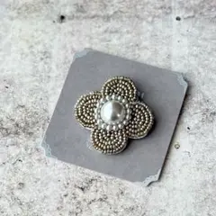 ビーズ刺繍　ブローチ　フラワー、お花