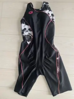 競泳水着　arena　Mサイズ