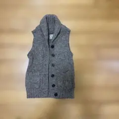 ブラウン系ボタン付きニットベスト