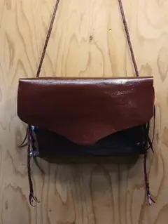 レザーショルダーバッグ ブラウン 赤