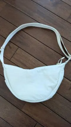 UNIQLO　ユニクロ　ラウンドミニショルダーバック　ホワイト