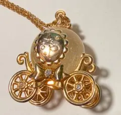 シンデレラ 馬車モチーフネックレス ピンクゴールド ALICE and theのサムネイル