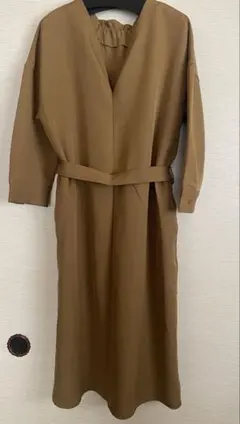 nano universe Ｖネックワンピース キャメル 膝丈