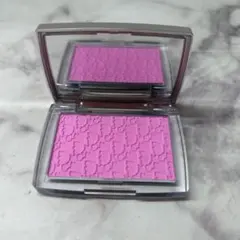 Diorロージーグロウチーク　001ピンク