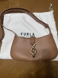 未使用級✨フルラ 現行 スフェショルダーバッグ レザー ロゴ 金具 