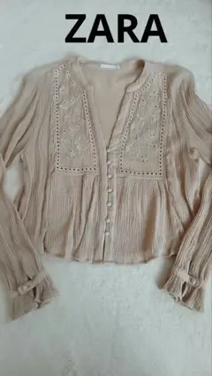 ZARA　ベージュ刺繍フリル長袖シャツ