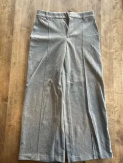 レディース　グレー ワイドレッグ スラックス　ユニクロ　Mサイズ