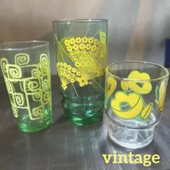 昭和レトロ︎✦︎ヴィンテージ︎✦︎緑ガラス︎✦︎渦巻き 椿 花柄︎✦︎花かざり︎✦︎グラス︎✦︎3個