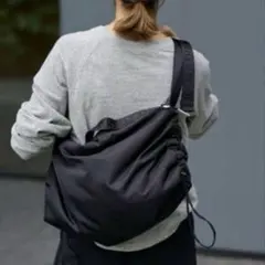NOMADIS ブラック ナイロン ショルダーバッグ