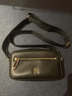 美品　Tommy Hilfiger ブラックショルダーバッグのサムネイル