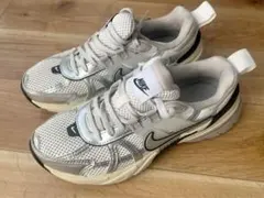 Nike V2K RUN スニーカー　23.5cm