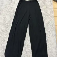 ユニクロ ワイドパンツ 黒