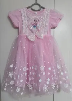 エルサ風デザインが可愛いピンクのワンピース 130cm