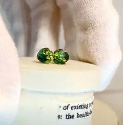 スワロフスキー使用　ご褒美　ピアス　ヴィクトリアグリーン　アレルギー対応