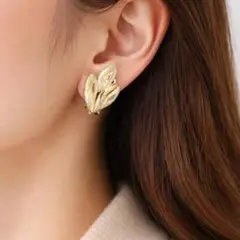 ゴールド葉デザインイヤリング