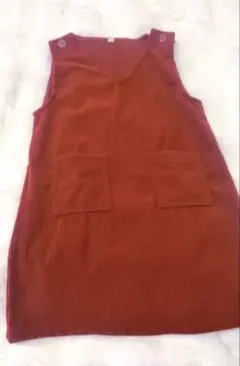 赤いコーデュロイノースリーブワンピース