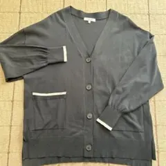 ブラック Vネック カーディガン　前ボタン　薄手
