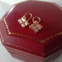 kate spade　ケイトスペード　クローバーモチーフ シェル　イヤリングのサムネイル