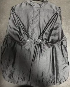美品　クリーニング済み　PAGEBOY ページボーイ 光沢ブラウス F ブラックのサムネイル