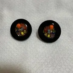 カラフルビーズの黒ピアス