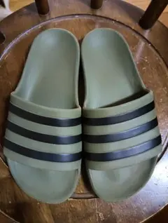 adidas シャワーサンダル オリーブ ブラック24