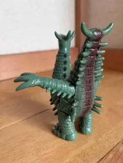 BANDAI 円谷プロ！ウルトラ怪獣シリーズ　ムカデンダー！ソフビ