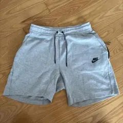 NIKE テックフリース　ハーフパンツのサムネイル